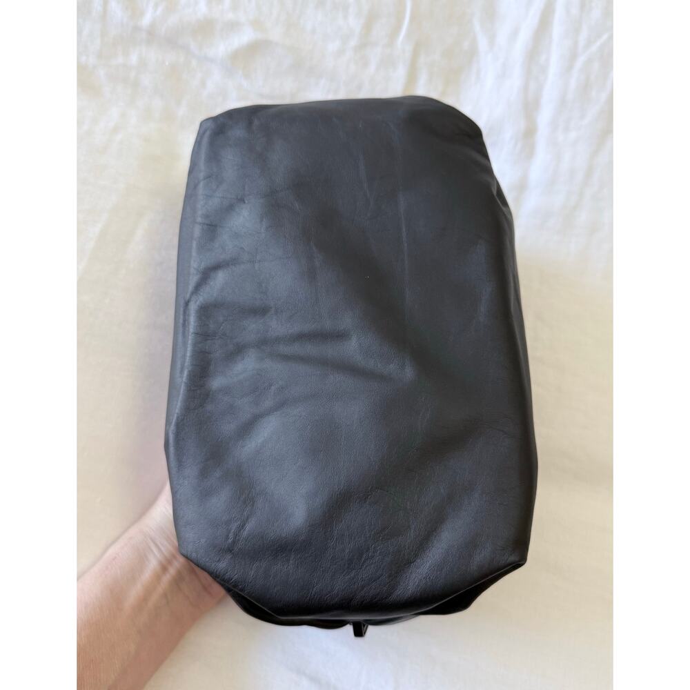 Bottega Veneta | Black Calfskin Leather Hidrology Zip Pouch | Travel Bag Case - Picture 6 of 15